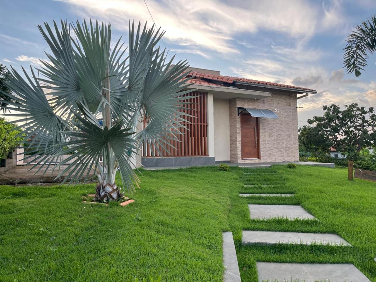Casa Com Piscina Vista Para Lago, 03 Quartos Confortaveis กาปีตอลิโอ ภายนอก รูปภาพ