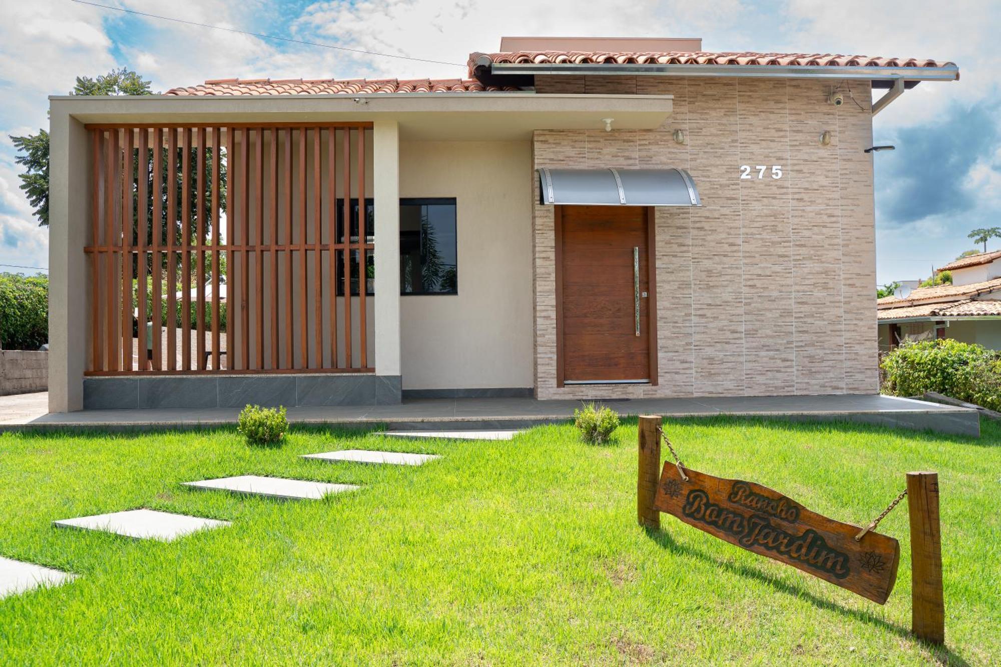 Casa Com Piscina Vista Para Lago, 03 Quartos Confortaveis กาปีตอลิโอ ภายนอก รูปภาพ